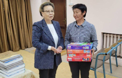 Галина Данчикова приняла участие в акции «Собери ребёнка в школу» / ЯСИА   