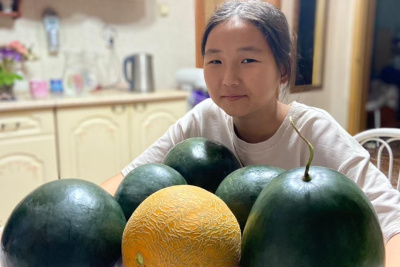 Жительница Эвено-Бытантайского района выращивает дыни, арбузы и клубнику / ЯСИА  Эвено-Бытантайский Республика Саха (Якутия)