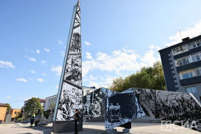 Айсен Николаев и Андрей Турчак приняли участие в открытии стелы в Алдане / ЯСИА Алдан Алданский Республика Саха (Якутия)