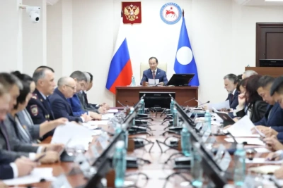 Глава Якутии провёл заседание комиссии по противодействию коррупции / ЯСИА   