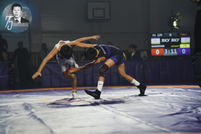 Более ста юных борцов приняли участие в турнире памяти Дмитрия Пахомова / Дьулустаан Сергеев   