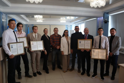 Именные стипендии Владимира Членова вручили 13 лучшим студентам и преподавателям / Нарыйа Пахомова   