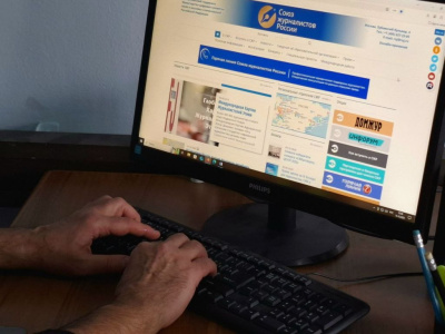 Владимир Соловьев и Павел Гусев попросили Максута Шадаева включить СМИ в белый список интернет-ресурсов /    