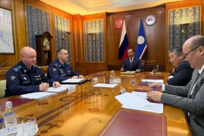 Глава Якутии провел рабочую встречу с замначальника Службы спецконтроля Минобороны РФ / ЯСИА   