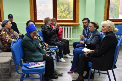 С жителями села Иенгра встретилась Галина Данчикова на сентябрьской региональной неделе / ЯСИА   