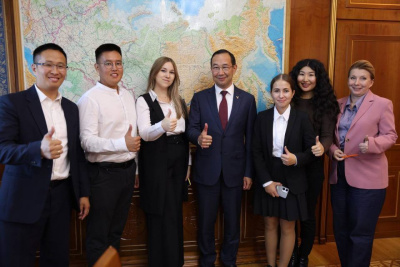 Победители акции «Предложи и поддержи» представили свои проекты главе Якутии / ЯСИА   