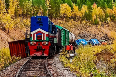 На месте схода вагонов в Алданском районе восстановили 80 м железнодорожного полотна / ЯСИА   