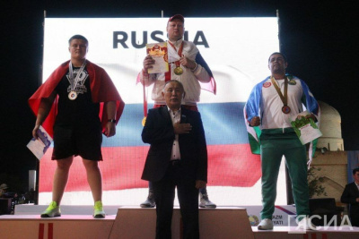 Виктор Колибабчук завоевал звание трехкратного чемпиона мира по мас-рестлингу / Дьулустаан Сергеев   