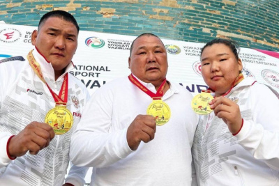 Три золота у одной семьи. Мас-рестлеры Баишевы стали чемпионами мира / Дьулустаан Сергеев   