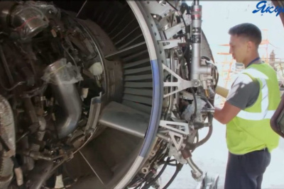 Год труда: Максим Федоров исполнил мечту работать в авиации / ЯСИА   