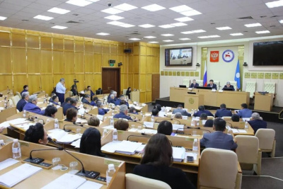 В парламенте Якутии обсудили итоги социально-экономического развития республики / ЯСИА   