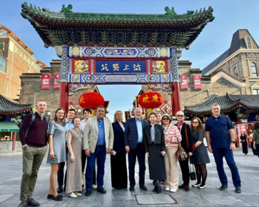 Делегация представителей российских СМИ совершает пресс-тур по Китайской Народной Республике /    