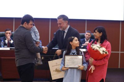 14 молодым семьям Нерюнгринского района Якутии вручили жилищные сертификаты / Мария Горохова   