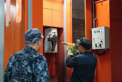 В колонии № 1 в Якутске запустили линию оборудования полимерно-порошковой окраски / ЯСИА Якутск Якутск Республика Саха (Якутия)