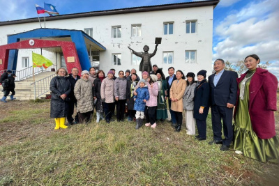 Памятник Гавриилу Баишеву-Алтан Сарын открыли в Чурапчинском районе / ЯСИА   