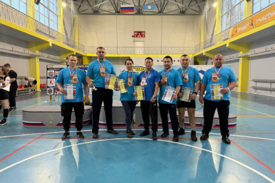 Железнодорожники победили на чемпионате Алданского района по жиму штанги лежа / ЯСИА   