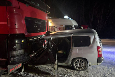 В Хангаласском районе при наезде легкового авто на грузовик погиб человек / ЯСИА   
