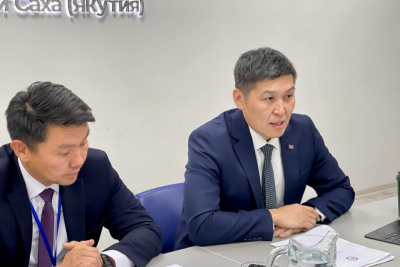 Анатолий Семенов представил коллективу Мининноваций Якутии нового руководителя / ЯСИА   