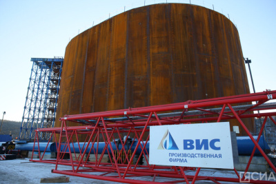 Почему спуск коффердама на реку Лену отложили на весну 2026 года, объяснили строители / Нарыйа Пахомова Якутск Якутск Республика Саха (Якутия)