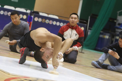 Звезды Игр Дыгына стали участниками первенства Якутии по национальному многоборью / Дьулустаан Сергеев   