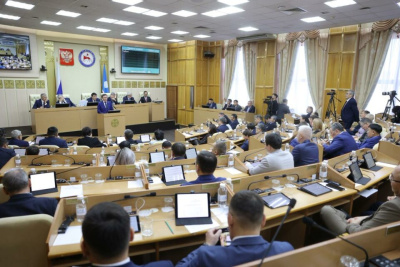 Поправки в Конституцию Якутии приняты большинством голосов / Саина Титова   