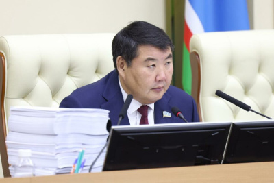 Алексей Еремеев рассказал о принятых изменениях в Конституции Якутии / Нарыйа Пахомова   