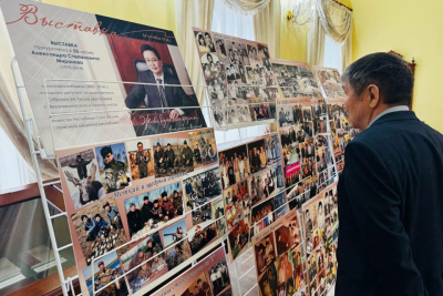«Живи, даря себя другим»: в Якутске открыли выставку памяти Александра Миронова / Саина Титова Якутск Якутск Республика Саха (Якутия)