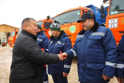 Ключи от девяти новых единиц техники вручили водителям «Якутскэкосети» / ЯСИА   