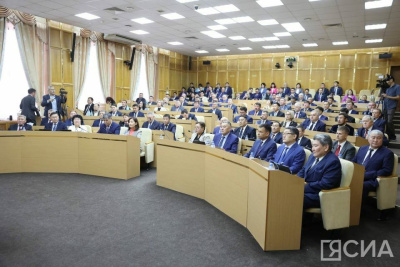 Избраны новые заместители председателя парламента Якутии / Дьулустаан Сергеев   