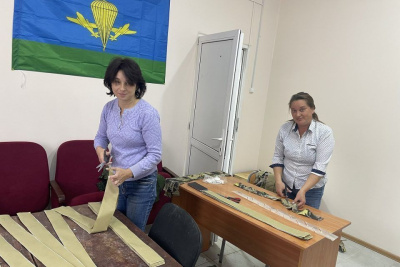 В Якутии работники железнодорожной станции присоединились к акции по плетению маскировочных сетей / ЯСИА   Республика Саха (Якутия)