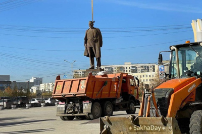 В Якутске демонтированный памятник Петровскому отреставрируют и установят на новом месте в 2024 году / Нарыйа Пахомова Якутск Якутск Республика Саха (Якутия)