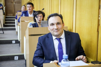 Руководителем аппарата парламента Якутии избран Андрей Антонен / Дьулустаан Сергеев   