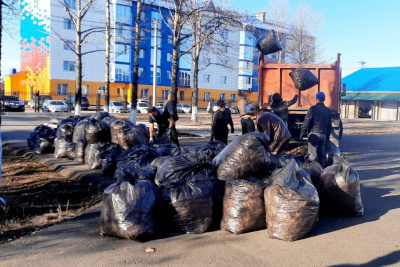 Компания «Железные дороги Якутии» организовала субботник / ЯСИА   