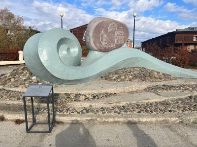 В Якутске очистили памятник русским землепроходцам / ЯСИА Якутск Якутск Республика Саха (Якутия)