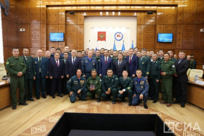 Айсен Николаев вручил государственные награды работникам лесной охраны Якутии / Саина Титова   