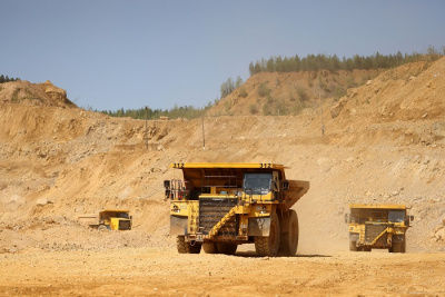 Ко Дню автомобилиста: cтальные мускулы карьера / ЯСИА   