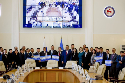 Председателю Якутской городской Думы Альберту Семенову вручили награду ВАРМСУ / ЯСИА   