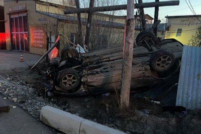 В Вилюйском переулке в Якутске перевернулся автомобиль. Погибла молодая девушка / Анна Лебединская Якутск Якутск Республика Саха (Якутия)