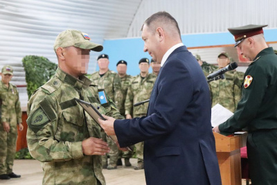 В день образования ОМОН в Якутске спецназовцам Росгвардии вручили государственные награды / ЯСИА Якутск Якутск Республика Саха (Якутия)
