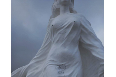 В Олекминске дети разрисовали памятник реке Лене / Анна Лебединская   