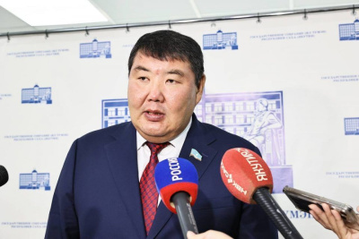 «Достойная кандидатура». Алексей Еремеев — про избрание Сахамина Афанасьева сенатором СФ от Якутии / Дьулустаан Сергеев   