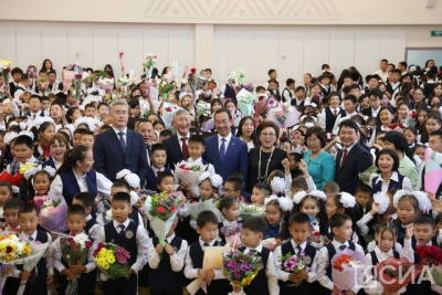 Глава Якутии поздравил с Днем учителя / ЯСИА   