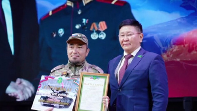 В Сунтарском районе члену экипажа танка «Алеша» подарили табун лошадей и сертификат на 5 млн рублей / ЯСИА  Сунтарский Республика Саха (Якутия)