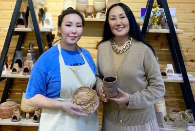 Людмила Николаева посетила гончарную мастерскую «Туой Арт» / ЯСИА   