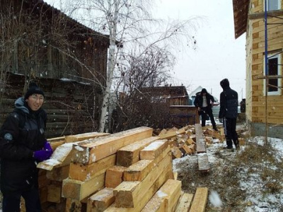 Добрыми делами отметили день рождения Путина активисты «Единой России» в Якутии / ЯСИА   Республика Саха (Якутия)