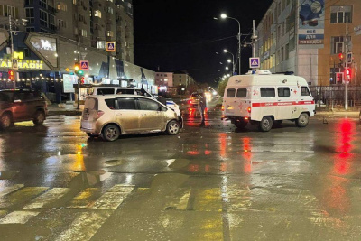 Проехал на красный: пьяный водитель врезался в автомобиль скорой помощи в Якутске / ЯСИА Якутск Якутск Республика Саха (Якутия)