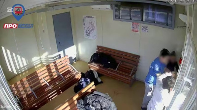 Школьники разгромили теплую остановку в Якутске / ЯСИА Якутск Якутск Республика Саха (Якутия)