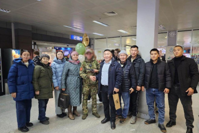 В аэропорту Якутска встретили участника специальной военной операции / ЯСИА Якутск Якутск Республика Саха (Якутия)