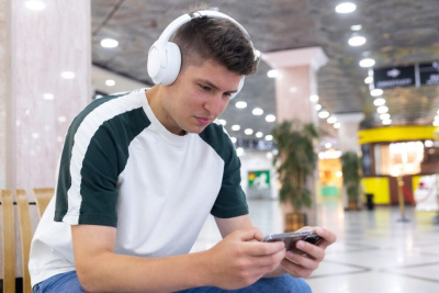 Якутяне переходят на полноразмерные наушники / ЯСИА   