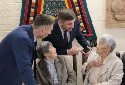 Опыт многому основа /    